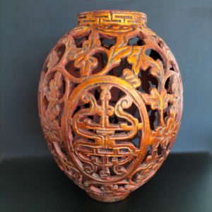 Ancienne lanterne chinoise en bois ajouré - H31 cm