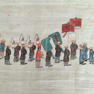 École chinoise début XXème, "Procession" - aquarelle/encre sur soie. 67x30 cm encadrée